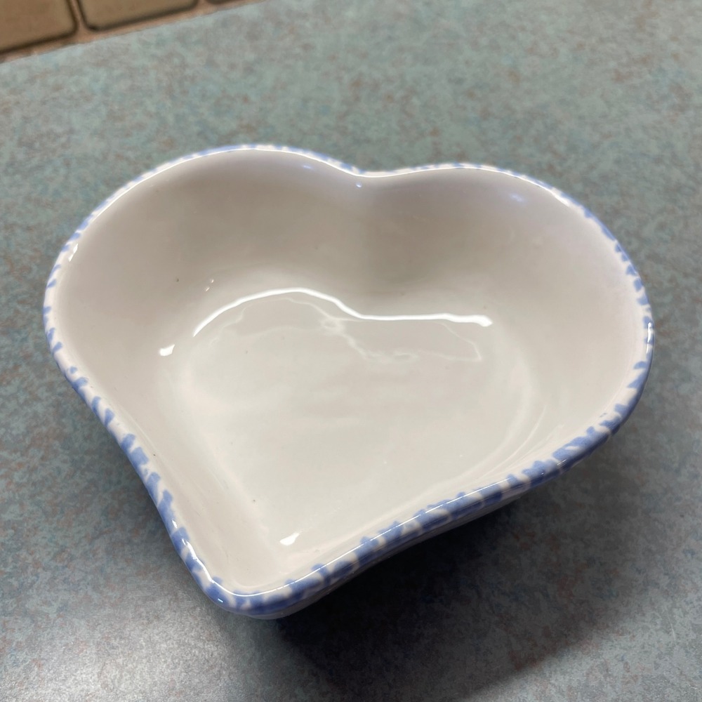 King Universe Heart-Shaped Bowl Glazed White with Blue Sponge Rim Ceramic‎